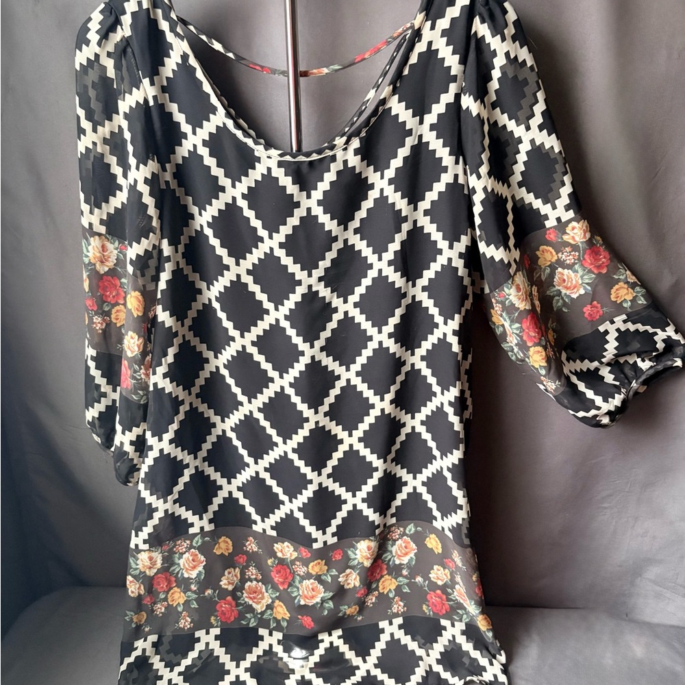 Sweet Claire Monochrome Zigzag Top